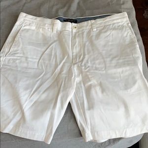 Banana Republic white 9’ Aiden shorts